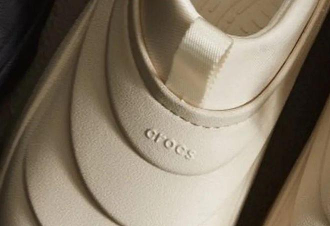 Crocs has introduced a new shoe style again! No more cold feet in winter! - Croc Lights®