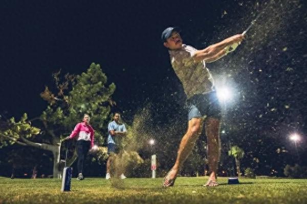 Golf Nightlife – Enjoying Sensory Pleasures and Community Sharing at Night - Croc Lights®